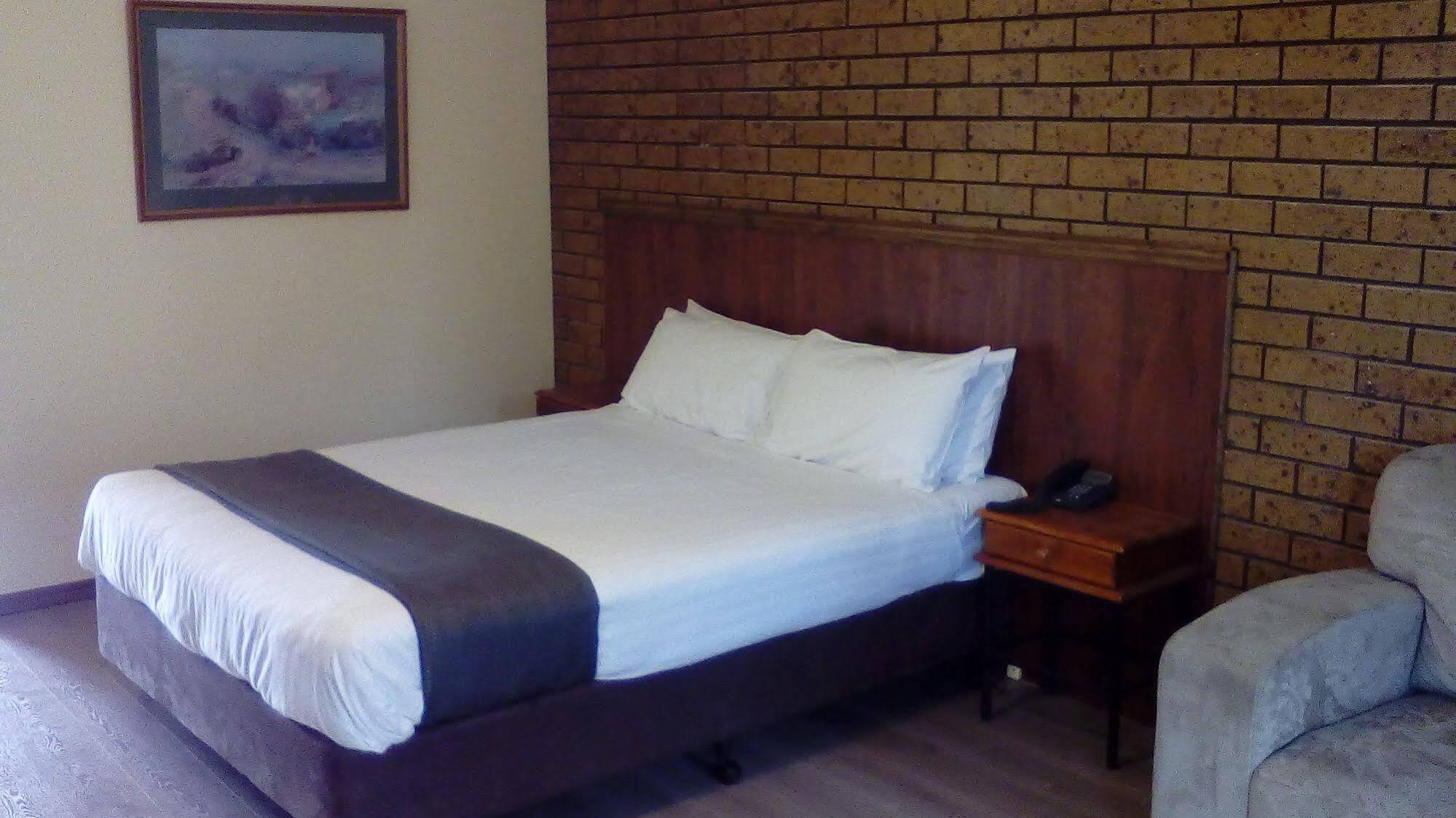 Cardigan Lodge Motel バララット エクステリア 写真